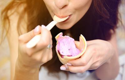 Tips Menyantap Es Krim yang Benar Agar Tetap Sehat